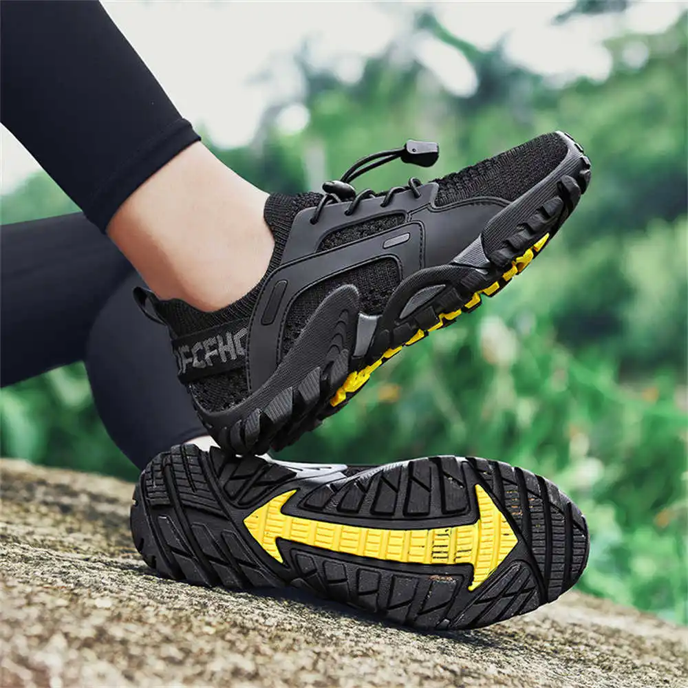 Tech Accessories Types - Botas de senderismo de verano para
